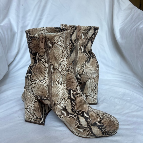 Women’s snake skin booties - Picture 6 of 7